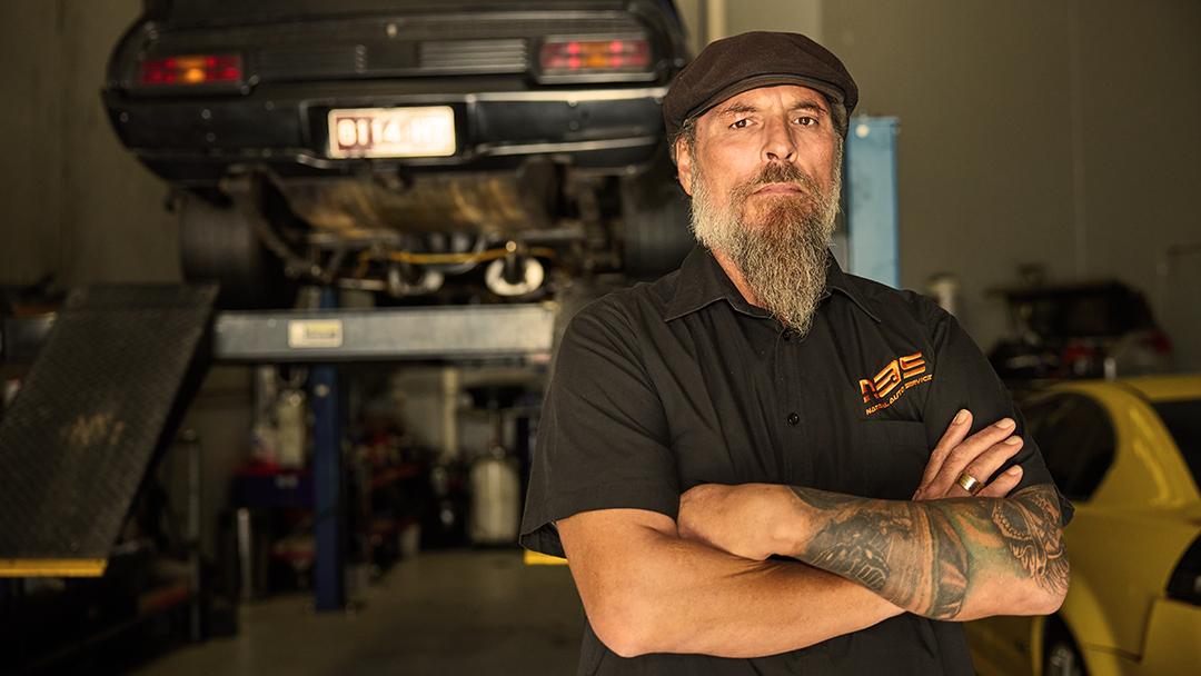 Now this is a man who looks like he knows a thing or two about cars.